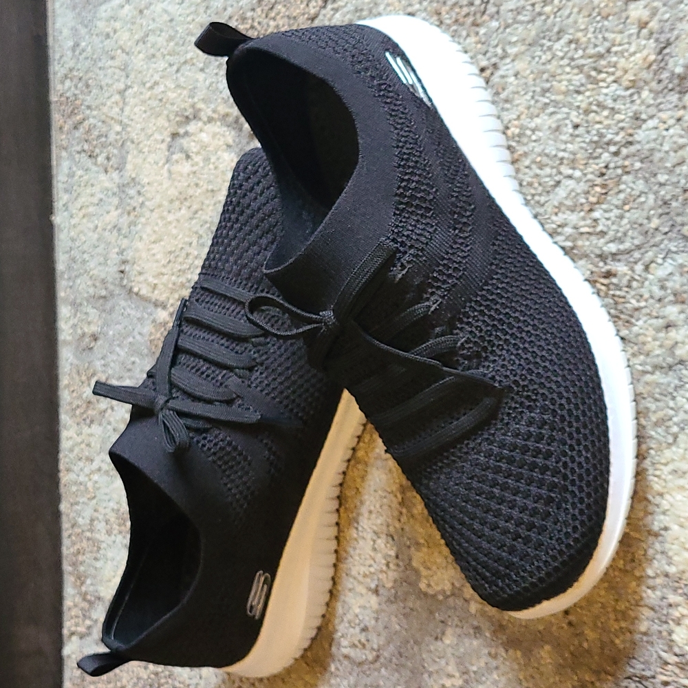 "Sketchers" slide on sneakers !